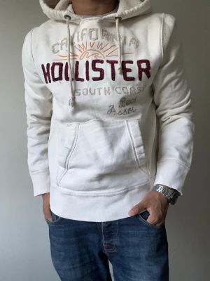 Vintage Hollister Hoodie - Riktigt snygg Hollister hoodie | Mycket bra skick | Storlek M | Modell: 175cm, 69kg