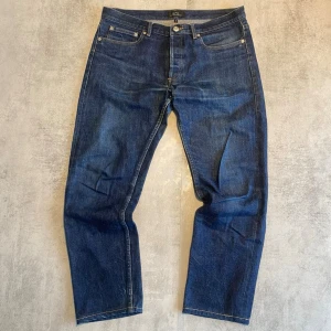 APC selvedge jeans  - Säljer ett par feta APC selvedge jeans  | skicket på jeansen är 9/10 väldigt bra | storlek 33 | ny pris 3000: mitt pris är 699 | skriv vid frågor och funderingar  