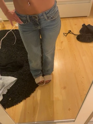 Blåa Levis jeans - Kommer ej till användning men fint nu till hösten! 