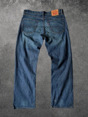 Levis 751 - Levi's 751 Jeans | Storlek W36/L32 | Använda men i mycket bra skick, inga defekter | Mått: midja 47 cm, längd 110 cm | Skickas snabbt, kan gå ner i pris vid snabb affär  Mvh ActiveResell | REF: LEV-007 