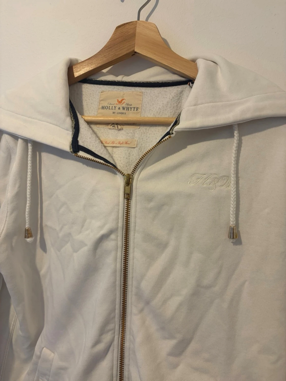 Vit hoodie från Holly & White - 1