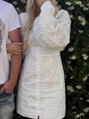 Byta adoore klänning - Hej! Tänkte bara kolla om någon ville byta sin svarta Florence dress från adoore i stl 36 mot en vit Florence dress från adoore i stl 36🩷  har använt min en gång🙂