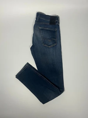Replay anbass hyperflex jeans - 👕 Plagg: Jeans                                                          📏 Storlek: 30/32                                                            🏷️ Märke/Modell: Replay anbass hyperlfex                                   ✨ Skick: Fint skick                                                        💬 Vid frågor är det bara att skriva!                                                                                          🛍️ Gramenti