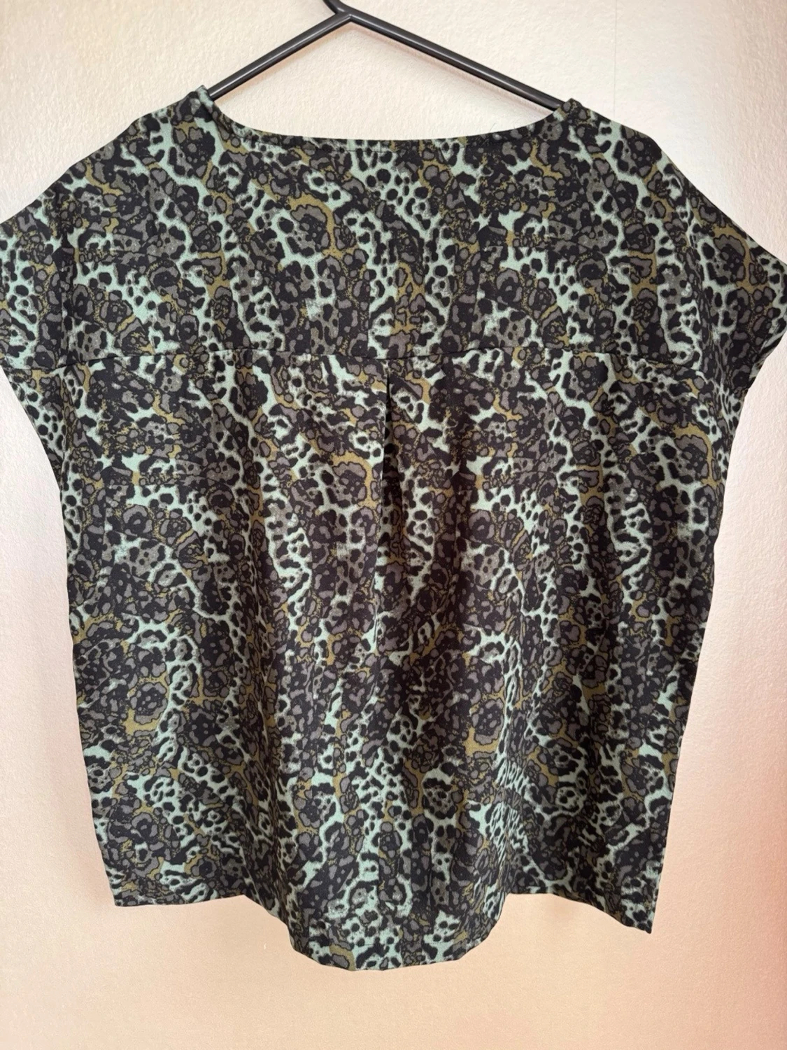 Leopardmönstrad blus i grönt  - 1