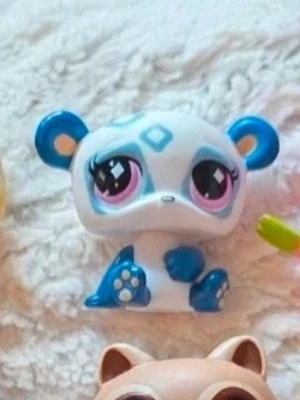 Littlest pet shop - Littlest pet shop panda Authentic #70. Skriv till mig privat för fler bilder. Skick som på bilden. Kolla gärna in min profil för bundle😊💕