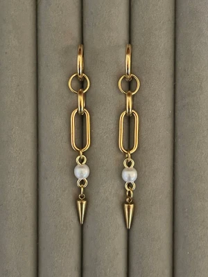 Örhängen  - Ett par örhängen från mitt egna märke Laika där jag själv designar och tillverkar smycken i rostfritt stål💕😍 nedsänkt pris, ett värde av 129 kr🤩välj gärna Instabox som frakt för snabbast och smidigast frakt 