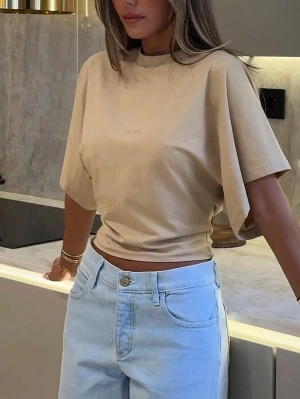 Beige Àvora topp - Säljer denna topp från Àvora i storlek S🌸