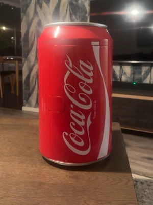 Coca-Cola minikyl i burkdesign - Coca Cola mini kyl. 5,4 L