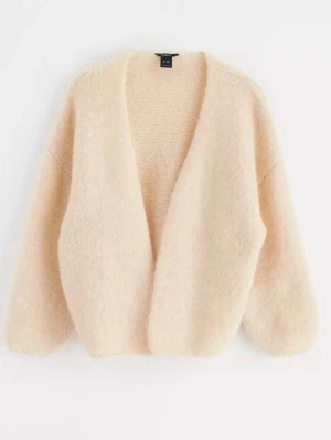 Beige fluffig kofta med ballongärm - Säljer denna jättefina slutsålda kofta från Lindex i storlek XS/S! Den är något nopprig! Nypris 399kr.💕
