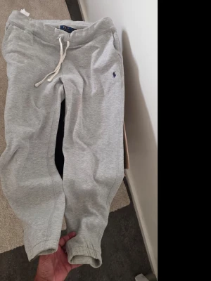 Ralph Lauren Joggingbyxor i fleece - Använd endast ett fåtal gånger. Mycket bra skick! 