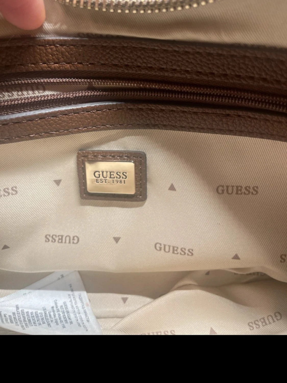Beige och brun axelväska från Guess - 1
