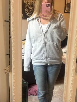 Super fin Ljusgrå zip hoodie  - Fin och mysig grå zip hoodie