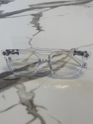 Transparenta chrome hearts glasögon - Skriv privat om ni vill ha mer bilder eller diskitera priset.