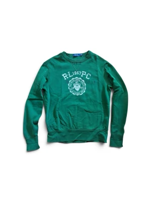 Grön sweatshirt från Polo Ralph Lauren - Snygg grön tröja från Polo Ralph Lauren. Tröjan är i bra skick finns några små slitag kolla på bilderna för att bilda din egna uppfattning. Skriv gärna om du har frågor!