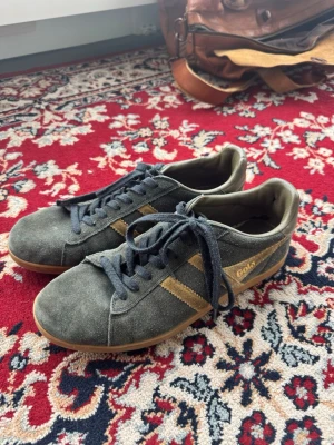 Gola sneakers  - Säljer ett par gola sneakers