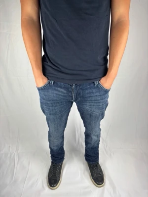 Jack & Jones  - Jack & Jones jeans|W31 L 32| Modellen är 180cm| hör av dig vid fundering! 