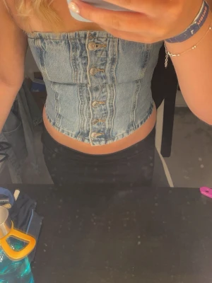 Jeans topp - Jeans topp från pull & bear i storlek 36