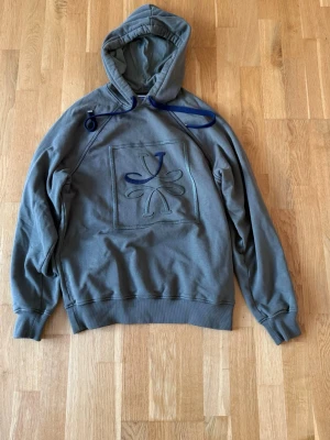 Jacob Cohën Hoodie - Olivgrön Jacob Cohën hoodie i storlek M. Bra skick. 