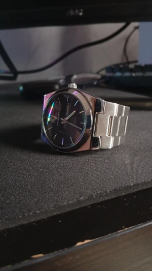 Klocka - Snygg klocka med svart urtavla och silverfärgat metallarmband. Säljs för 200 vid snabb affär 