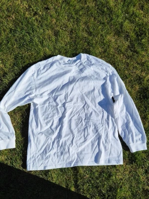 Plain 100% bomull långärmad vit tröja - Passade mig inte. 2xl i kina är typ L här