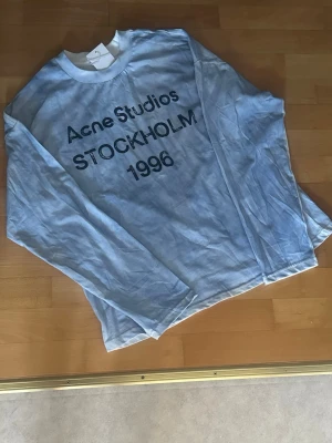 Acne Studios Long sleeve  - Har aldrig använt den är som helt ny. Med prislapp. 