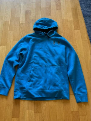 Under Armour hoodie med huva - Blå hoodie från Under Armour