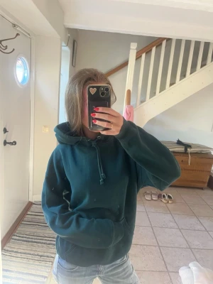 Grön hoodie - Grön hoodie från bikbok i väldigt bra skick