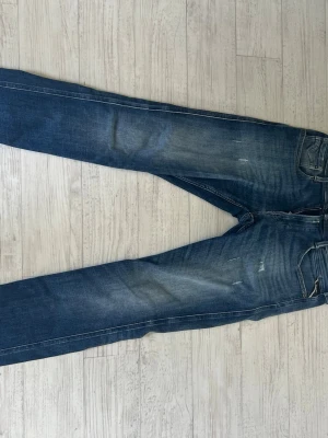 Replay - Replay jeans. Passar till allt. Snygga slitningar. Köpta på johnells 