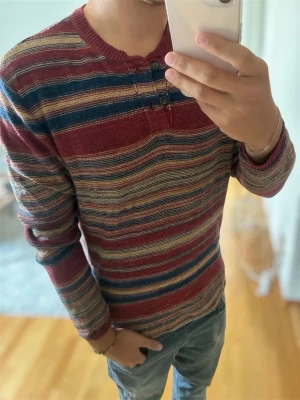 Randig stickad tröja Ralph Lauren - Unik och schysst tröja från Denim & supply Ralph Lauren |storlen m men passar lite mindre |  bra skick skriv vid funderingar! 