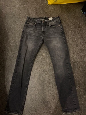 Jeans från Jack and jones - Snygga jeans storlek 29/30
