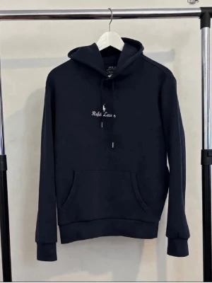 Polo Ralph lauren hoodie  - Polo hoodie, storlek :m. Passar mig som är 178cm.  Bra skick! 