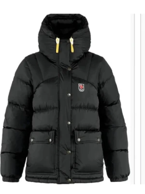 Svart dunjacka med huva från Fjällräven - BYTE! Vill byta denna jacka i svart i storlek M till en annan i storlek S i samma modell. I färgen svart, mörkgrön, mörkblå eller grå. Bra skick inga defekter