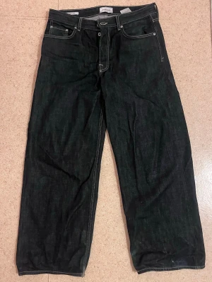 Jack & Jones raw selvedge Jeans (indigo) - Lite slitage i botten.