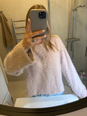 mysig tröja - lurvig tröja från Pernilla Wahlgren 🤎🤎