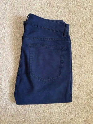 Acne Studios Ace Ups Blue jeans W31/L34 - Acne Studios Ace Ups Blue jeans i marinblå/navy färg.  Storlek W31/L34. Modell: Ace Ups Blue.  Jeans i mycket gott skick med endast minimala tecken på användning.  • Acne Studios • Ace Ups Blue • W31/L34 Skickas snabbt och välpackat 📦 Hör gärna av dig vid frågor eller om du vill ha mått!