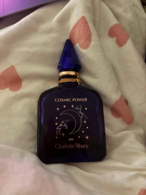 Cosmic Power parfym från Charlotte Tilbury - Lite använd men annars perfekt , har tyvärr ingen box, pris kan diskuteras 