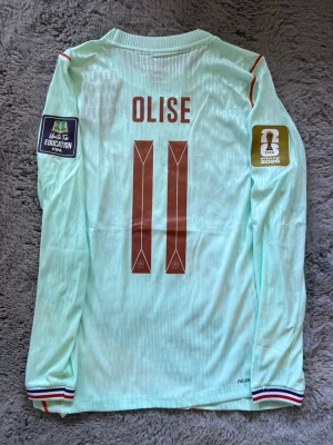 Frankrike VM 26 Olise - En Frankrike Vm tröja 2026 med Olise i spelar version, storlek M