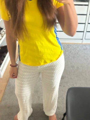 Vita virkade leggings med vid passform - Dessa trendiga virkade lågmidjade från Nelly, använda en gång! 😊