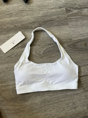 Crz yoga träningsbh - Ser ut och känns som lululemon, helt ny, säljer då den ej passade mig och var lite stor!