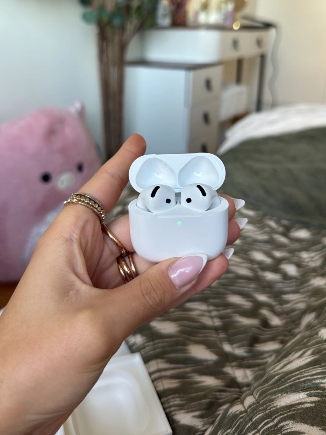 AirPods 4 - 1