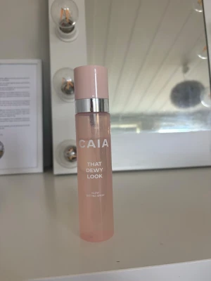 CAIA That Dewy Look - That Dewy Look Setting Spray från Caia💗 Anvånd några gånger men det mesta kvar💗