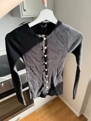 Långärmad topp - Ny med lappar 🌸 Nypris 459:-