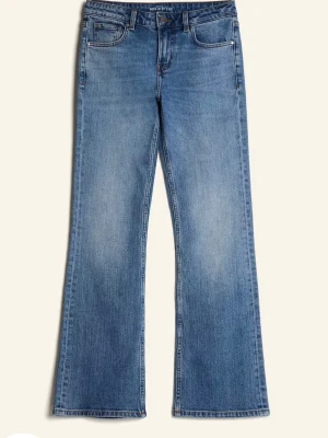 Bikbok flared jeans  - Strl. Waist 26 length 30. Säljer ett par klassiska blå flared jeans. Jeansen är nästan som nya och används ett fåtal gånger. 