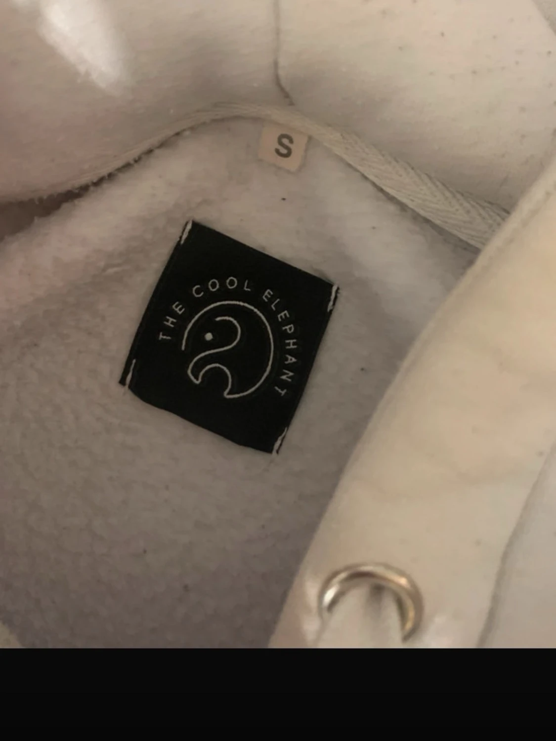 Vit hoodie med konstnärligt tryck - 4