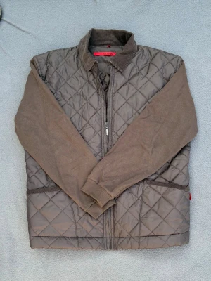 Brun unik cardigan - Snygg brun cardigan. Storlek L, sitter som S.