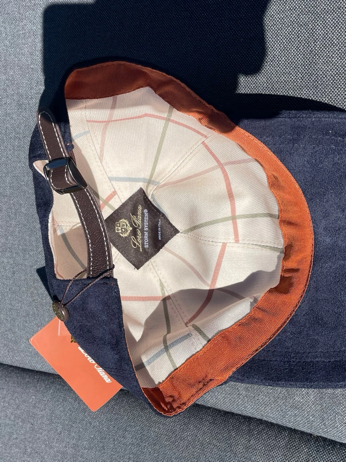 Mörkblå mockakeps med broderi - 3