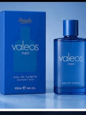 Valeos Men Eau de Toilette 100ml - Fräsch herrparfym i en stilren, blå glasflaska med matchande blå förpackning. Doften är en eau de toilette och flaskan rymmer 100 ml. Perfekt för dig som gillar klassiska och eleganta dofter.
