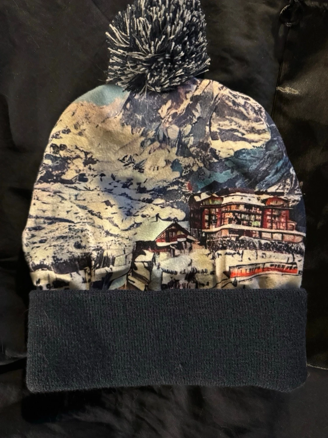 Mössa med vintermotiv och tofs - 1