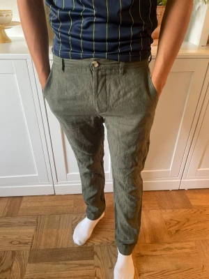 Linnebyxor dressmann - Säljer dessa trendiga linnebyxor ifrån dressmann perfekt nu till skolstarten för dig som vill vara stilig!🤗W28 L30