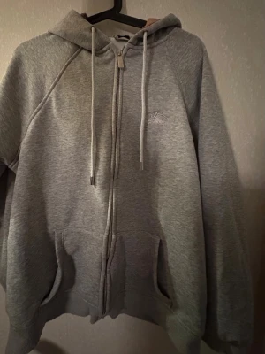 Burberry tröja  - Grå burberry tröja 100% cotton storlek S/M